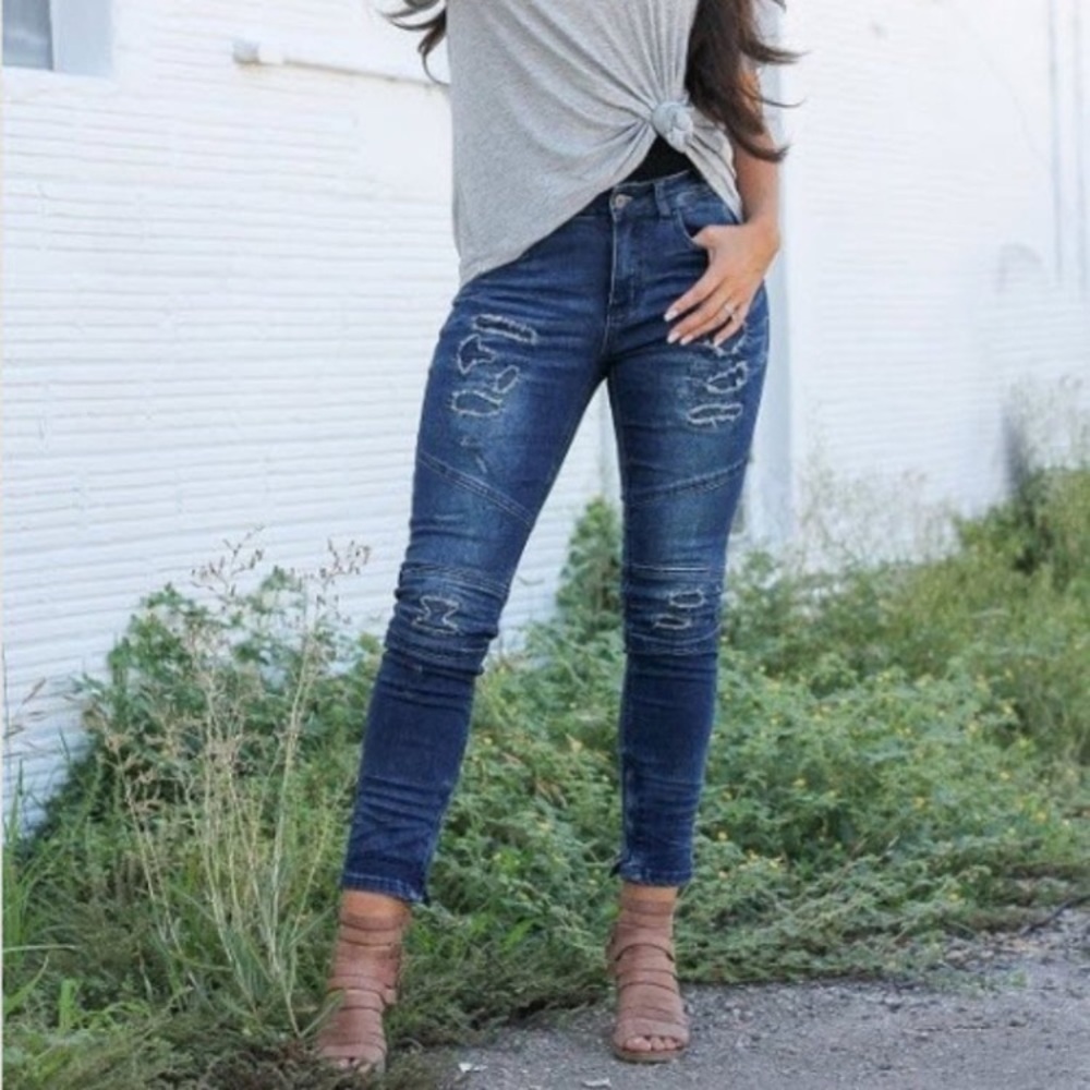 L&B • Mid Wash Distressed Denim Jeans